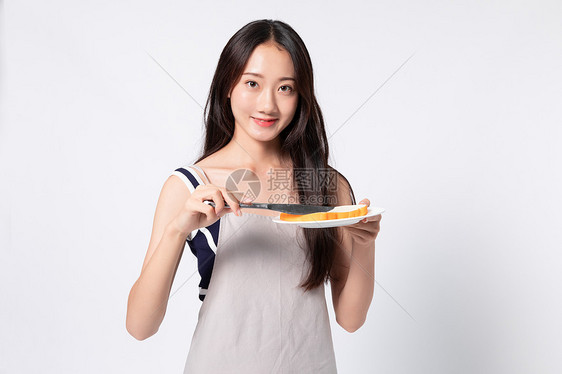 年轻女性烹饪做饭图片