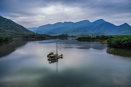 巴蜀山水大九湖的清晨美景背景