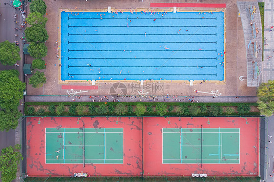 武汉大学游泳池和网球场图片
