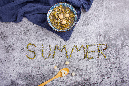 夏日清凉解暑的绿豆莲子汤图片