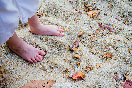 玩沙子脚背景