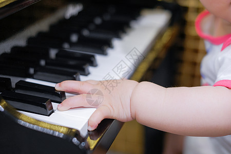 小宝宝弹钢琴早教背景图片