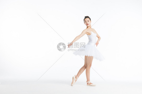 舞蹈美女跳芭蕾舞图片