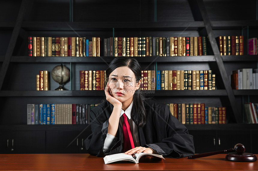 女律师