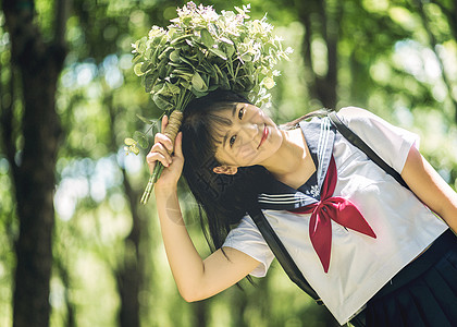 呆萌可爱校花校园小清新美女背景