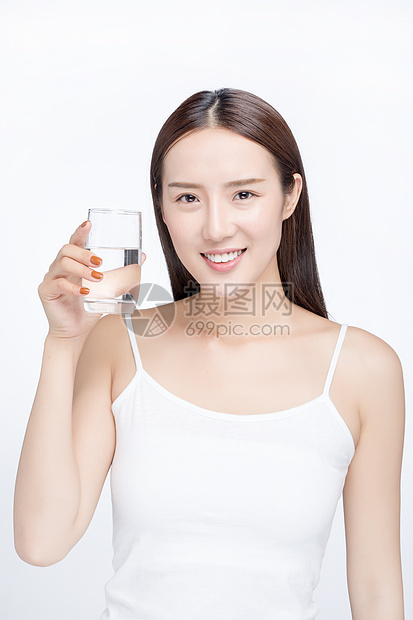 女性喝水健康生活图片