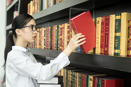 女学生图书馆阅读图片