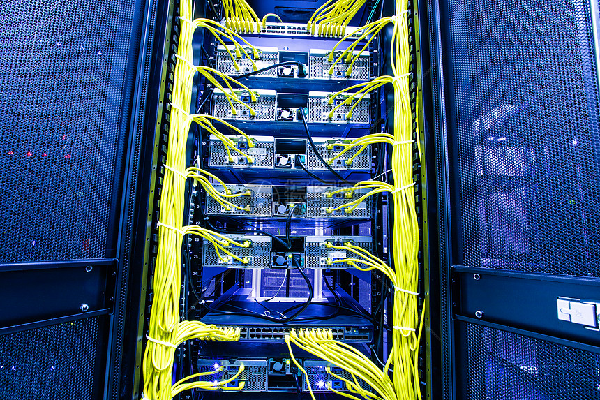机房里的交换机