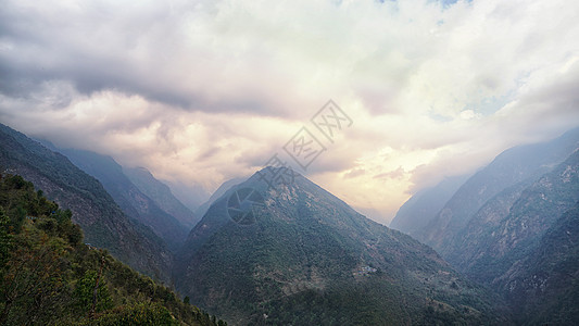 尼泊尔ABC徒步山路风光风景背景图片