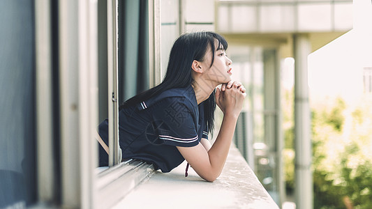 美女教室写真教室中的可爱少女背景