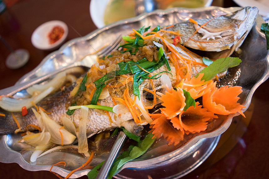 越南传统美食巴沙鱼图片