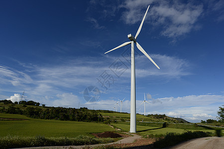 西班牙加泰罗尼亚地区的风力发电机图片