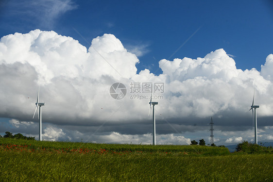 西班牙加泰罗尼亚地区的风力发电机图片