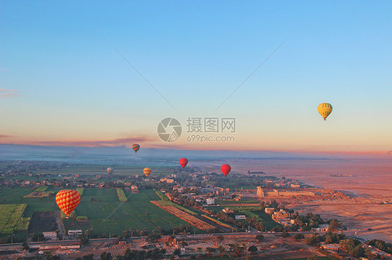埃及卢克索帝王谷热气球图片