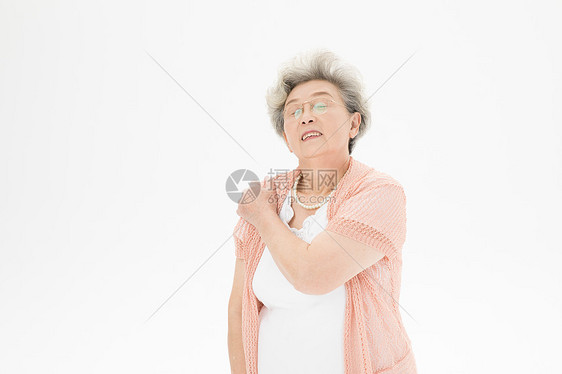 老年奶奶肩膀疼图片
