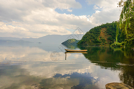 云南泸沽湖背景图片