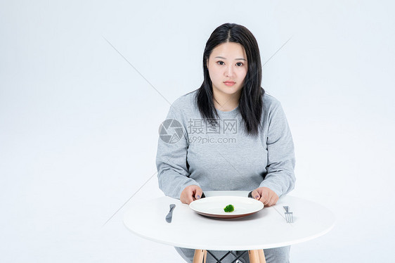 胖女生节食图片