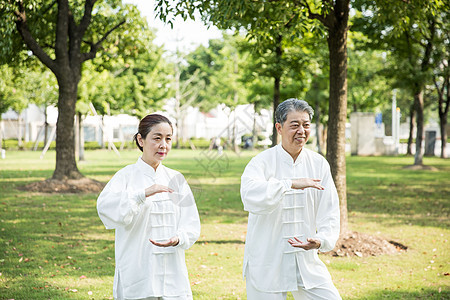 老年人太极锻炼图片