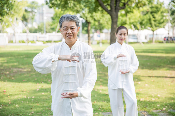 老年人太极锻炼图片