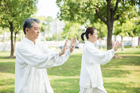 老年人太极锻炼图片