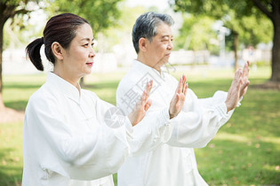 老年人太极锻炼图片