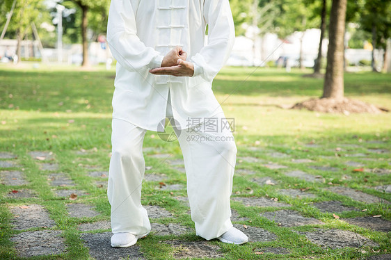 老年人太极锻炼图片