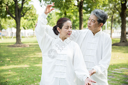 老年人太极锻炼图片