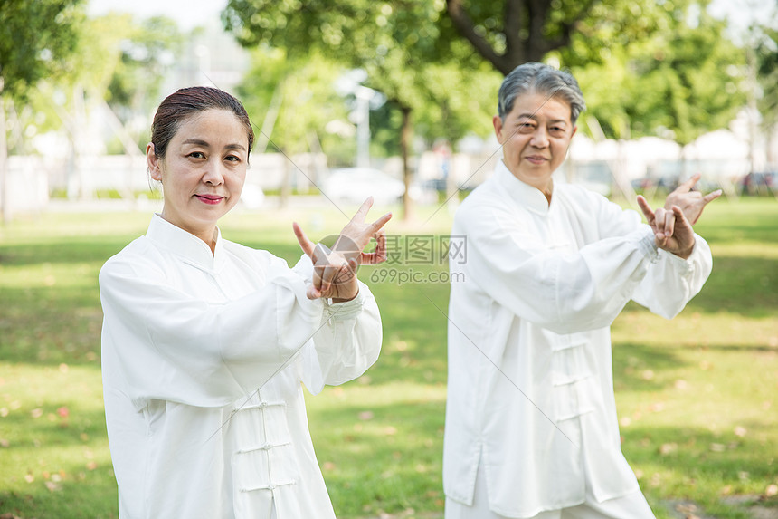 老年人太极锻炼图片