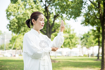 老年人太极锻炼图片