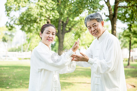 老年人太极锻炼高清图片