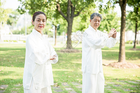 老年人太极锻炼背景图片