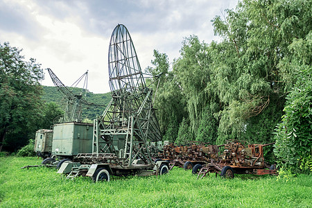 中国八一建军节中国航空博物馆的雷达车背景