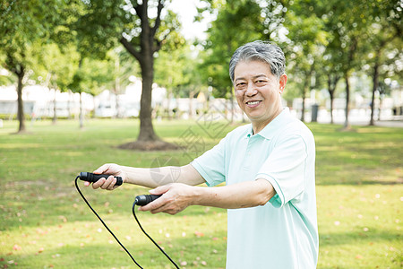 老年人运动锻炼跳绳图片