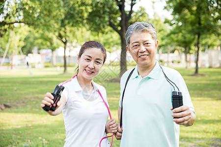 老年人运动锻炼跳绳图片