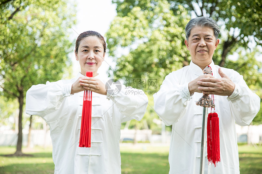 老年人太极锻炼图片