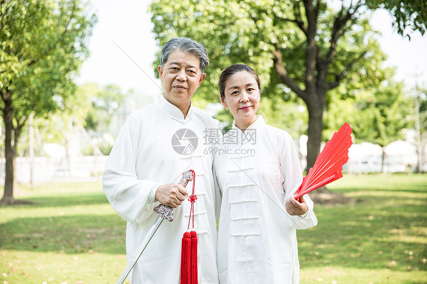 老年人太极锻炼图片