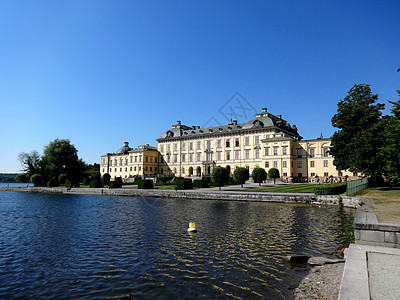 蓝天下的瑞典皇后宫前景图片