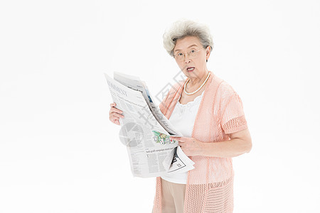 老年人奶奶看报纸背景图片