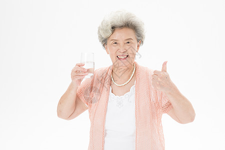 老年人奶奶健康饮水背景图片