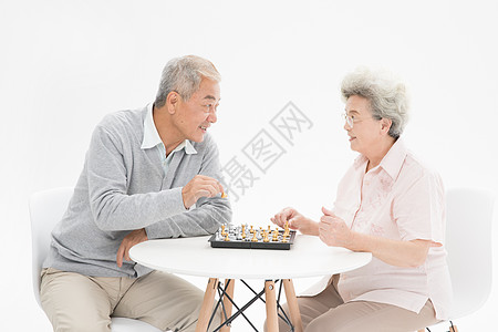 老年夫妇下棋图片