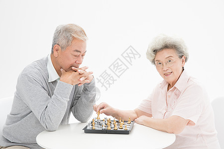 老年夫妇下棋图片