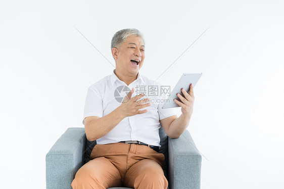 老年人和平板电脑图片
