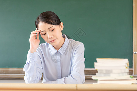 几位女老师烦恼的女老师背景