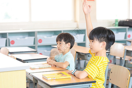 小学生举手图片