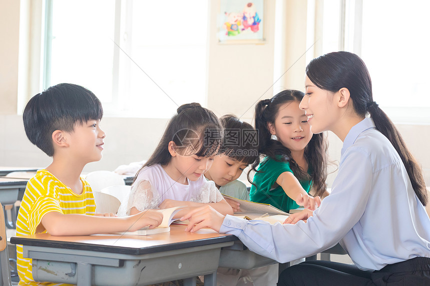 课堂上的小学生们高清图片下载-正版图片500997920-摄图网