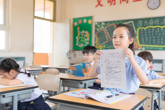 小学生展示试卷图片