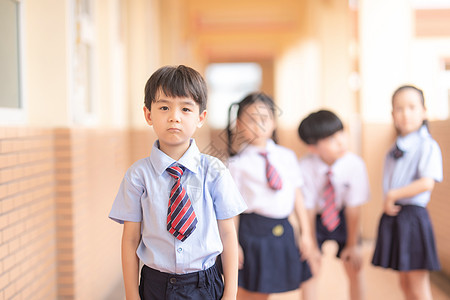 小学生伤心难过图片