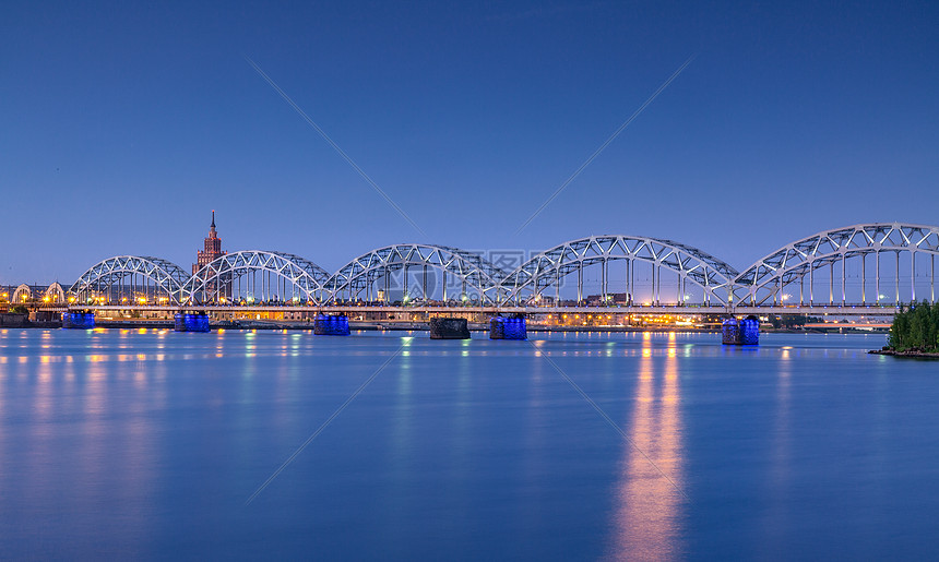 欧洲莱茵河上的铁路桥图片