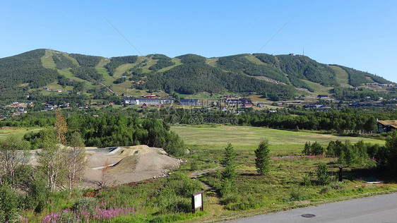 峡湾小镇滑雪道图片