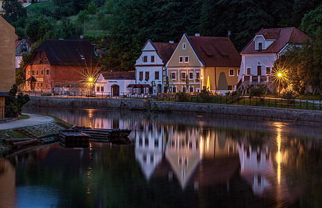 捷克著名旅游小镇库鲁姆洛夫夜景图片